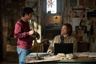 Illustration for article titled It's the "Sam and Dean wear glasses" episode of Supernatural!